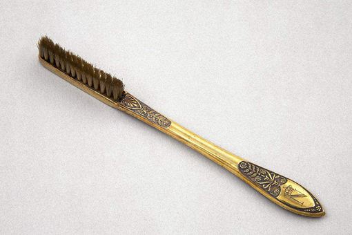 牙刷的发明者是中国的一位皇帝